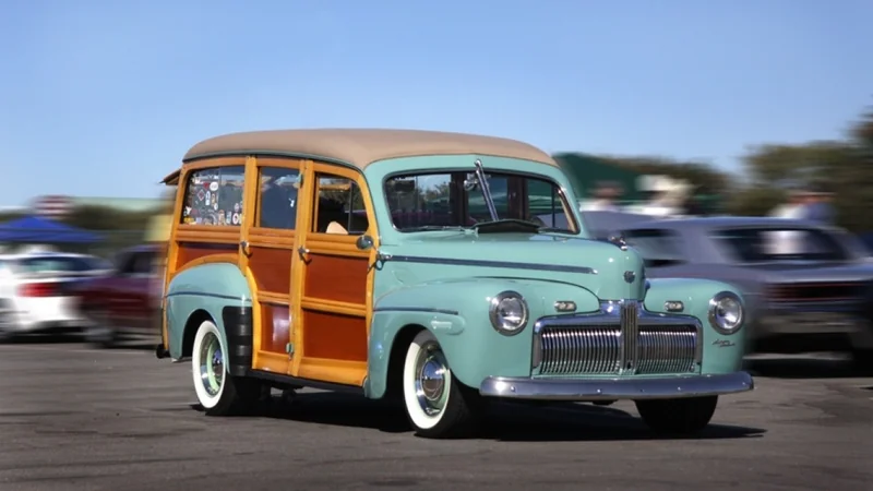 1942 Ford Super Deluxe