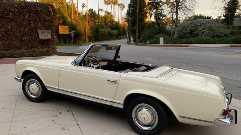 1967 Mercedes-Benz 230SL 3