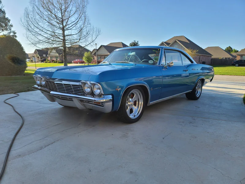1965 Chevrolet Impala Base 2