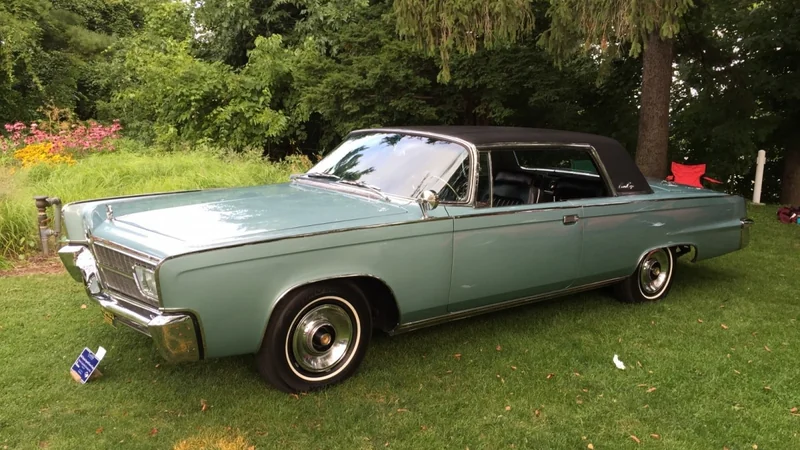 1965 Imperial Crown Coupe in Ferndale 6