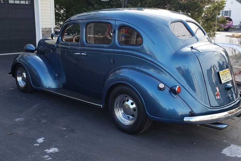 1937 Plymouth P4