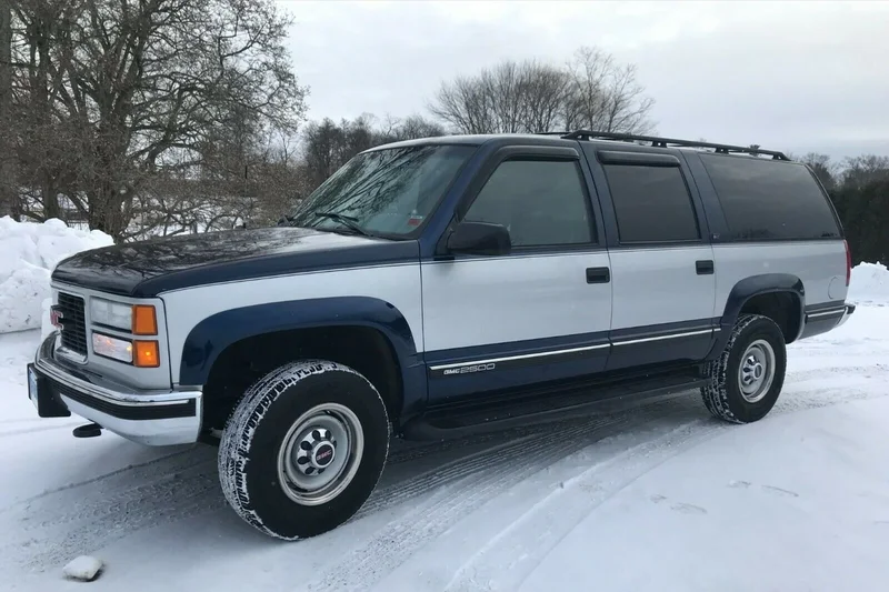 1997 GMC Suburban SLT 2
