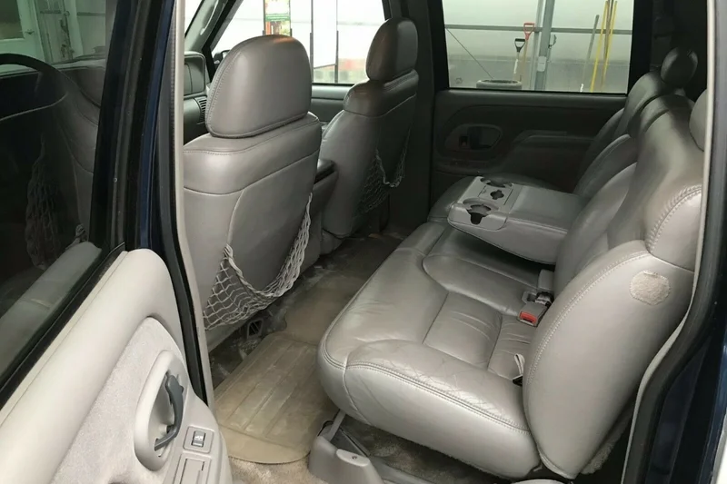 1997 GMC Suburban SLT 8
