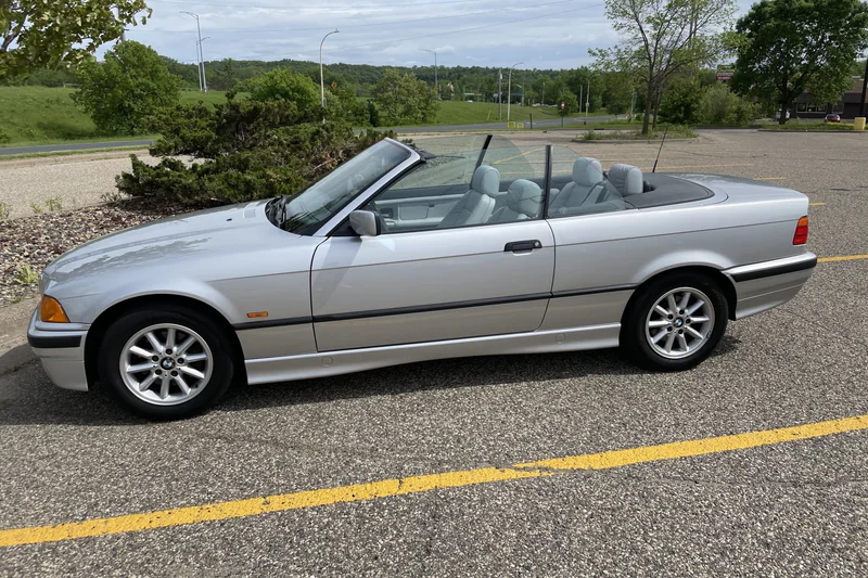 1999 BMW 328i Base 2