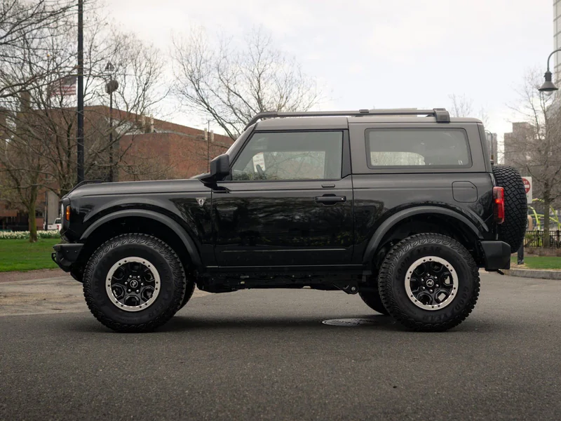 2022 Ford Bronco Base 2