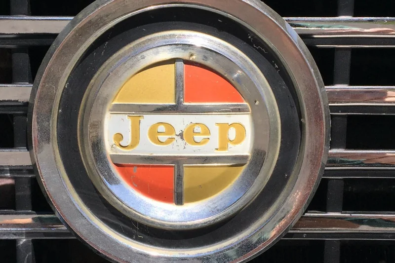 1985 Jeep Grand Wagoneer Base 25