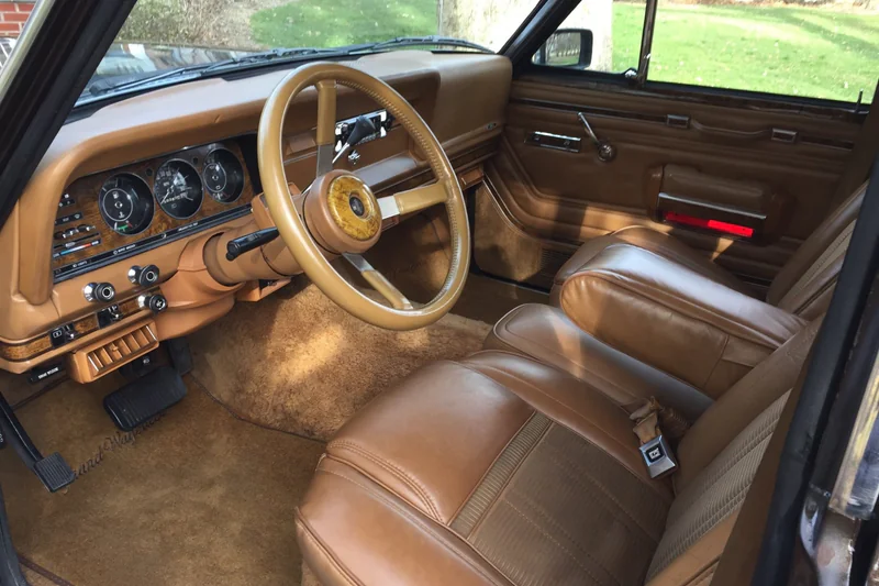 1985 Jeep Grand Wagoneer Base 4