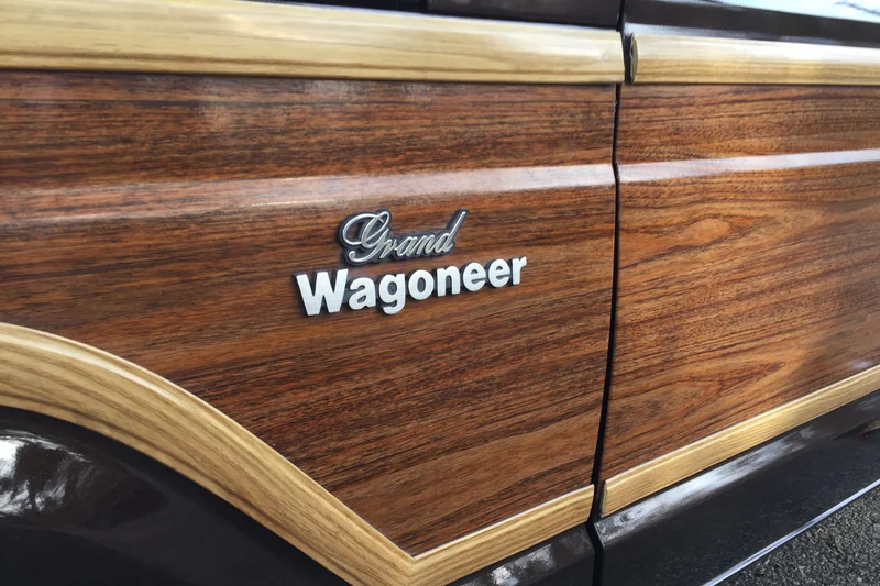 1985 Jeep Grand Wagoneer Base 10