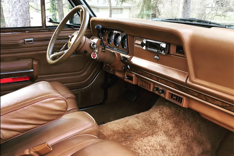 1985 Jeep Grand Wagoneer Base 5