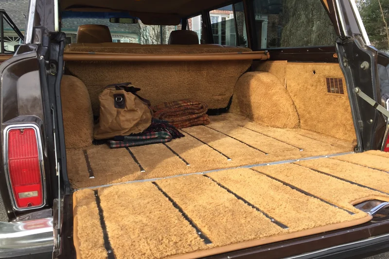 1985 Jeep Grand Wagoneer Base 12