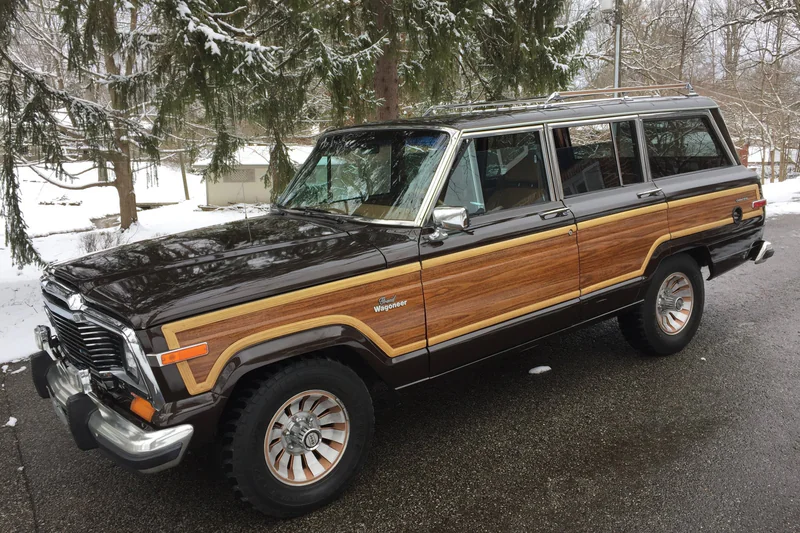 1985 Jeep Grand Wagoneer Base 15