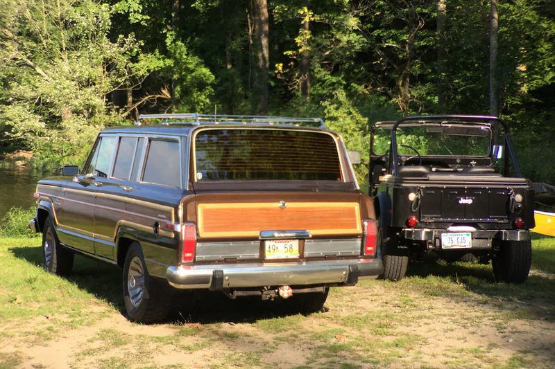 1985 Jeep Grand Wagoneer Base 13