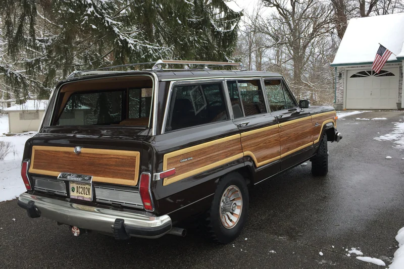 1985 Jeep Grand Wagoneer Base 17