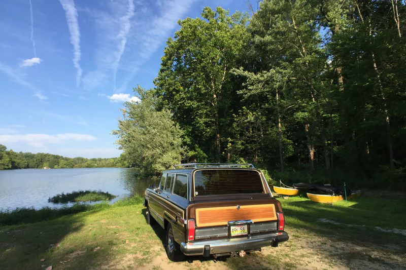 1985 Jeep Grand Wagoneer Base 18