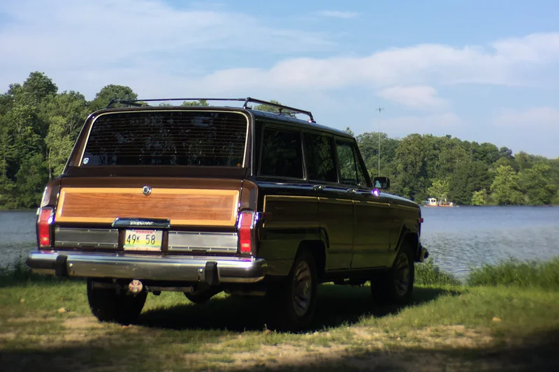 1985 Jeep Grand Wagoneer Base 19