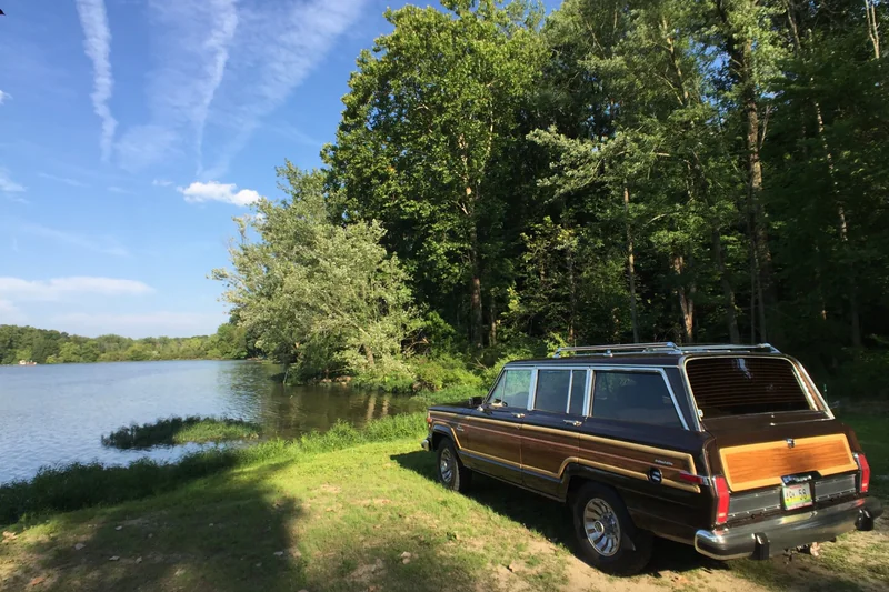 1985 Jeep Grand Wagoneer Base 20