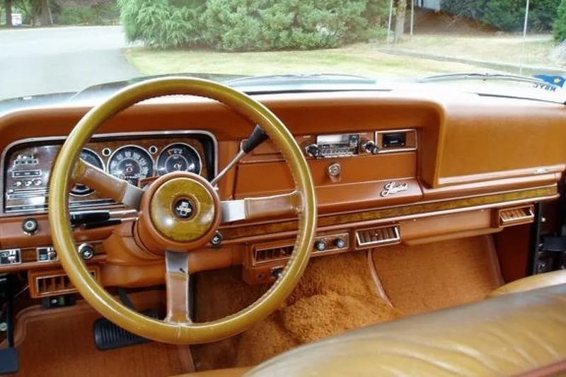 1985 Jeep Grand Wagoneer Base 11