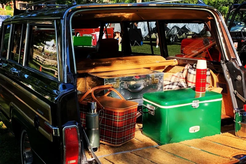 1985 Jeep Grand Wagoneer Base 7
