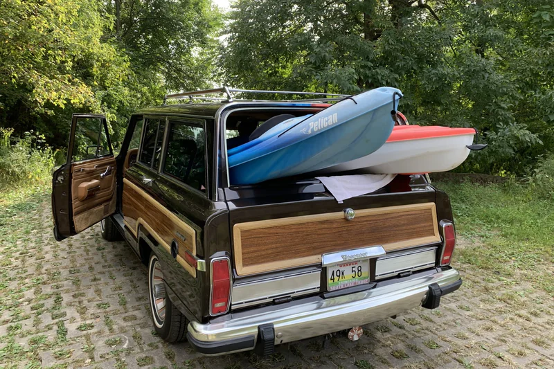 1985 Jeep Grand Wagoneer Base 23