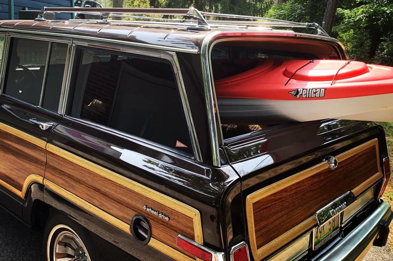 1985 Jeep Grand Wagoneer Base 21