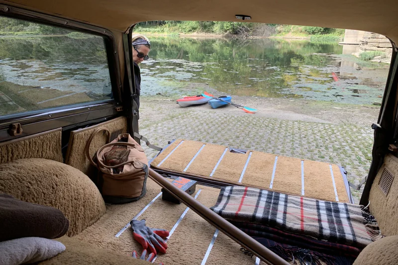 1985 Jeep Grand Wagoneer Base 22
