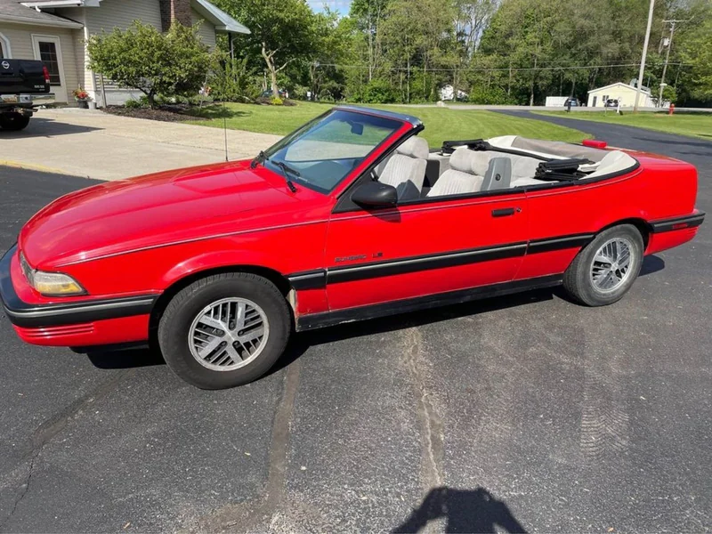 1990 Pontiac Sunbird LE 2