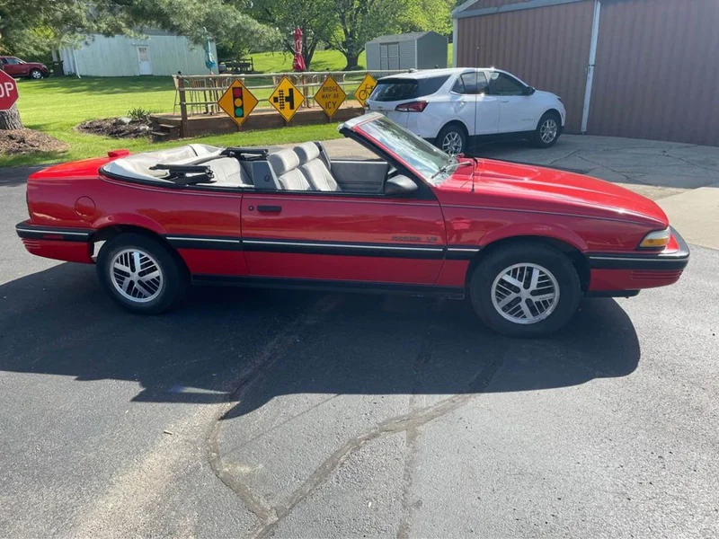 1990 Pontiac Sunbird LE 3