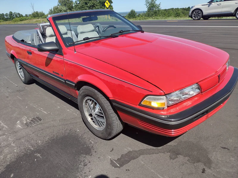 1990 Pontiac Sunbird LE 5