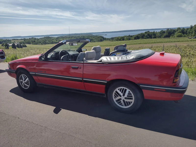 1990 Pontiac Sunbird LE 6
