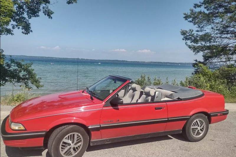 1990 Pontiac Sunbird LE 12