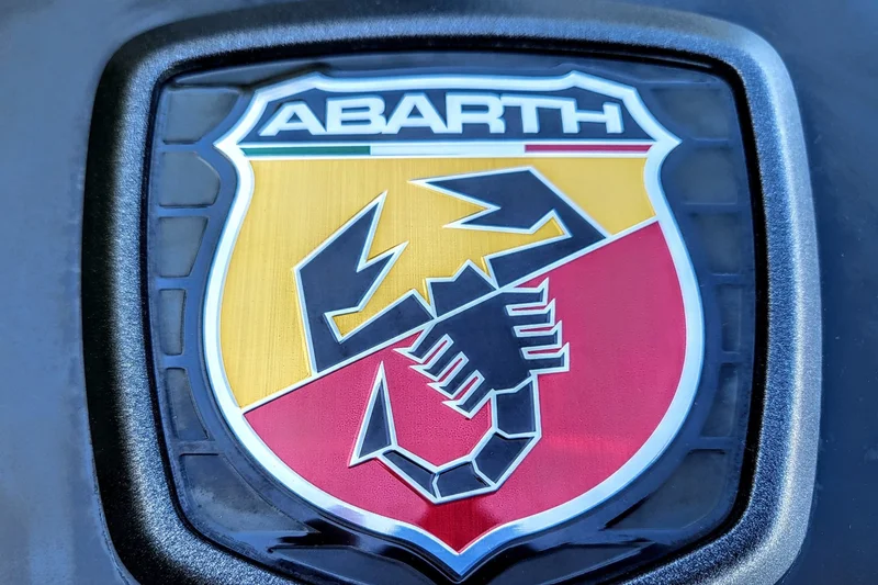 2019 Fiat 124 Spider Abarth 8