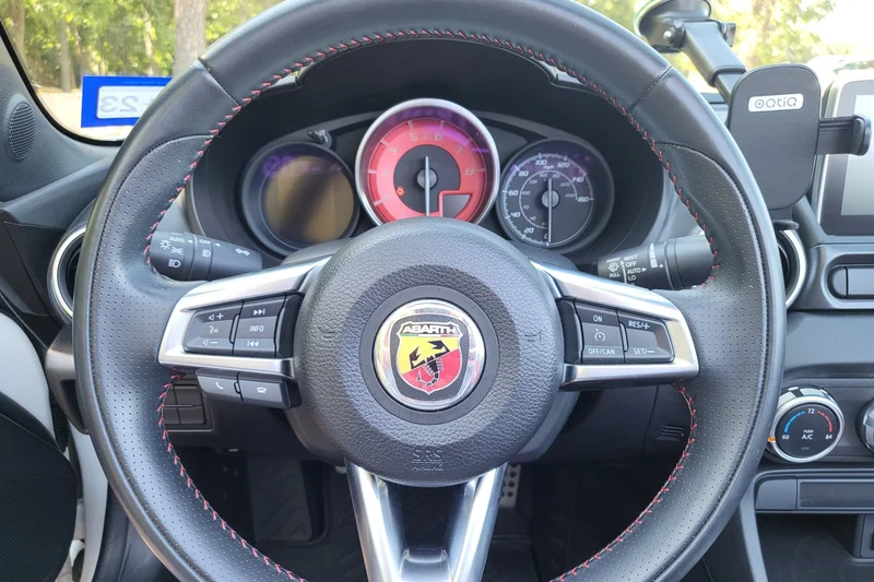 2019 Fiat 124 Spider Abarth 9