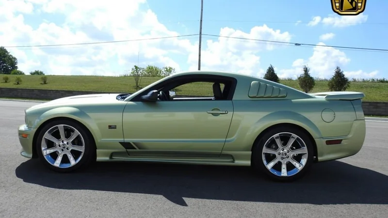 2005 Ford Mustang 2