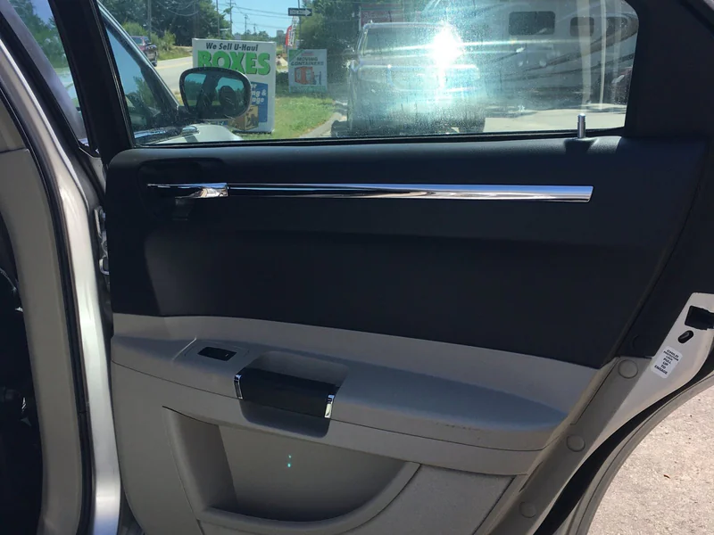 2006 Chrysler 300C SRT8 14