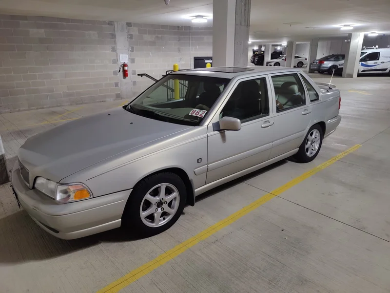 2000 Volvo S70 Base 3