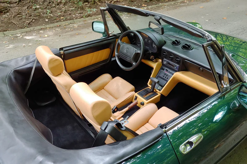 1991 Alfa Romeo Romeo Spider 2