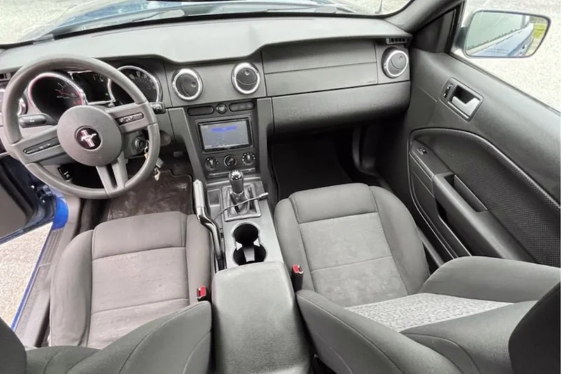 2009 Ford Mustang Base 11