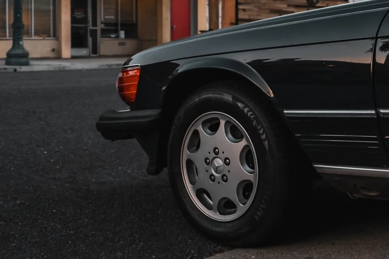 1986 Mercedes-Benz 560SL Base 8