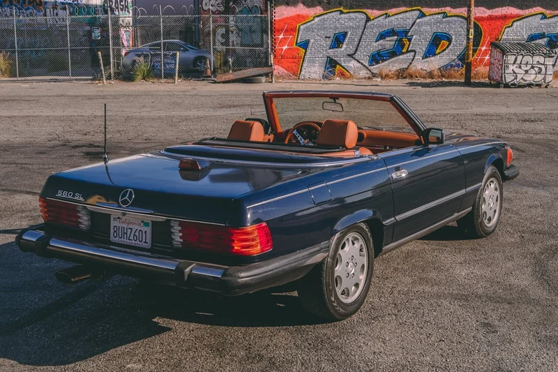 1986 Mercedes-Benz 560SL Base 2