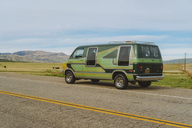 1977 Dodge B200 Tradesman 2