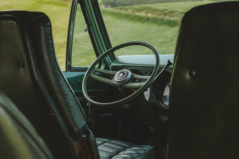 1977 Dodge B200 Tradesman 10