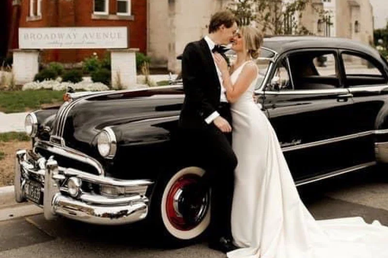 1951 Pontiac Eight Chieftain Deluxe 2