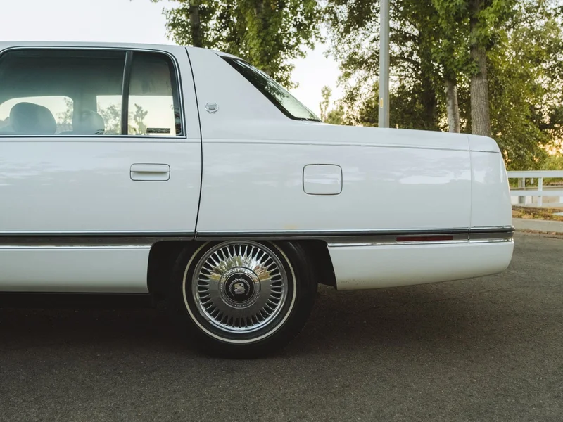 1995 Cadillac DeVille Base 3