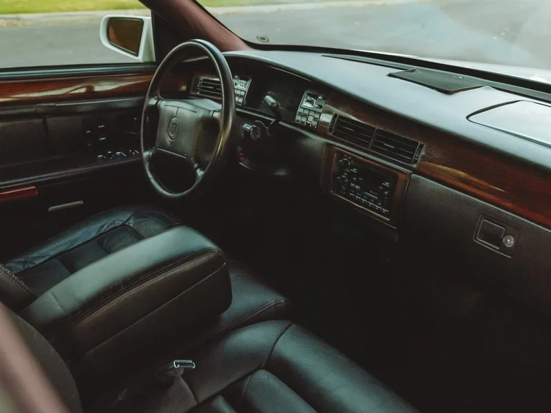 1995 Cadillac DeVille Base 13