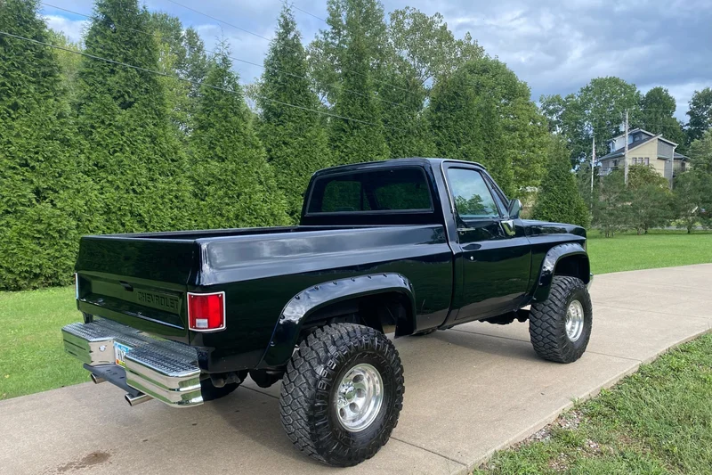 1987 Chevrolet V10 1/2 Ton 2