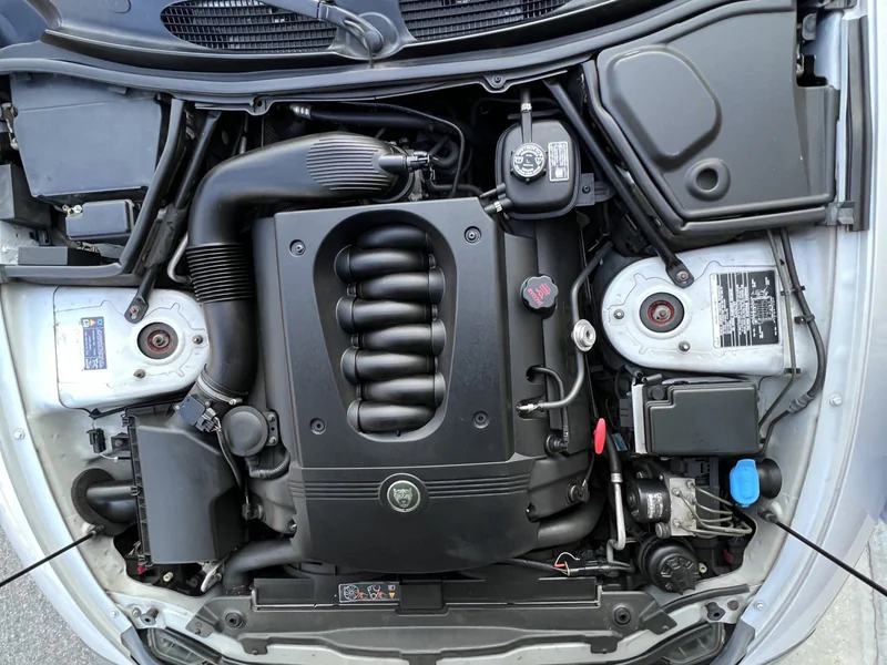 2005 Jaguar XK8 Base 9