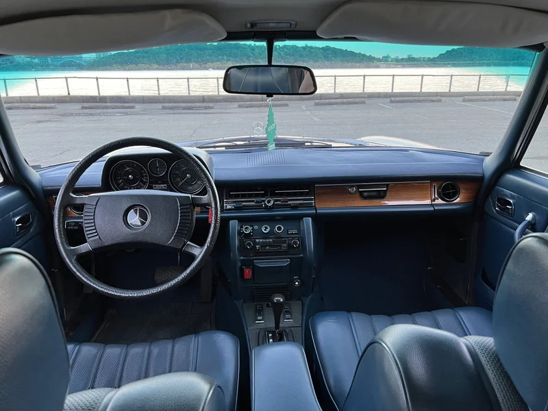 1975 Mercedes-Benz 280C Base 3