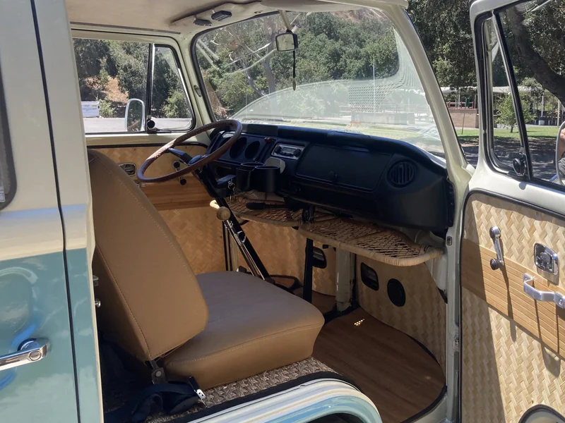 1972 Volkswagen Transporter (Van) 10