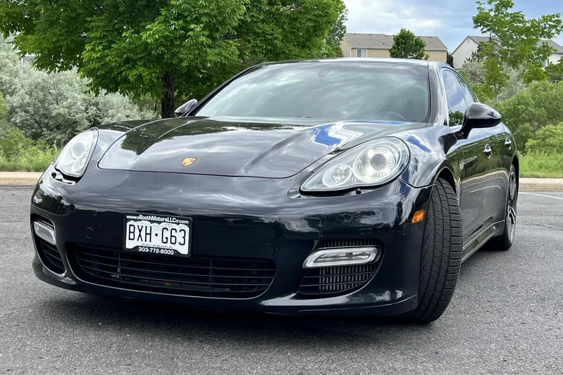 2010 Porsche Panamera Turbo 2