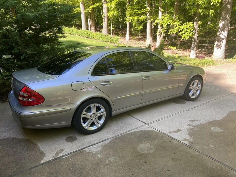 2005 Mercedes-Benz E500 Base 2